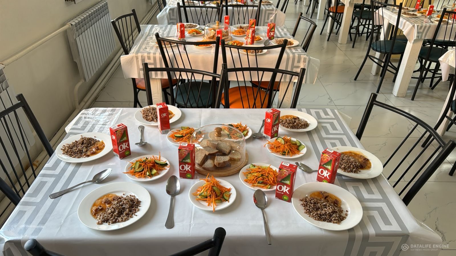 Мектеп асхансында /  В школьной столовой